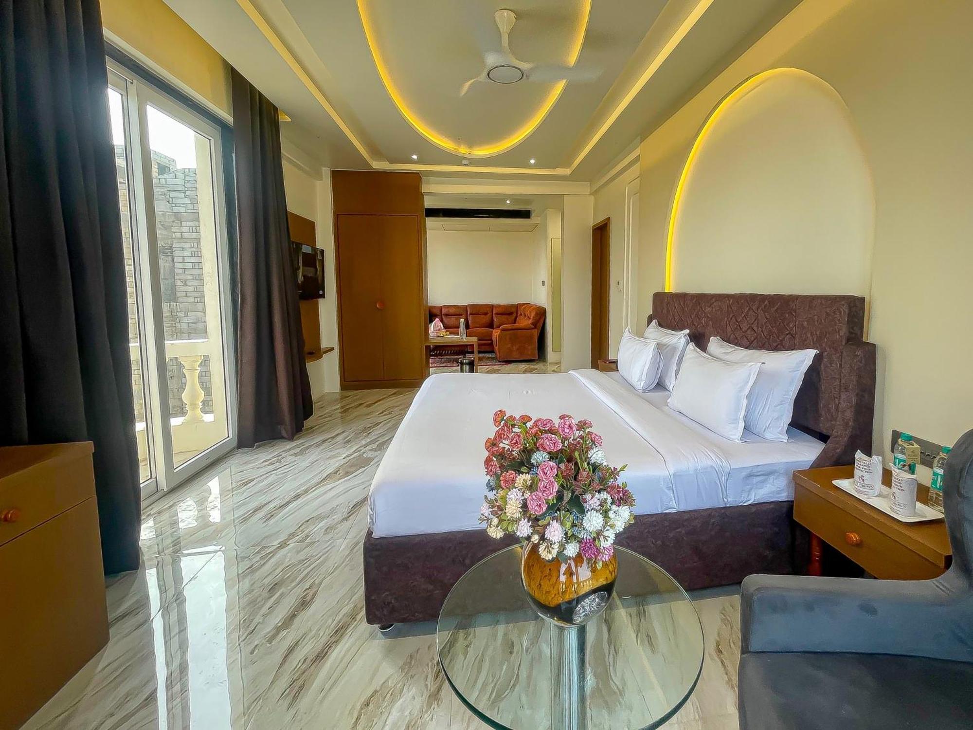 The S Crown Somnath Hotel Exterior foto