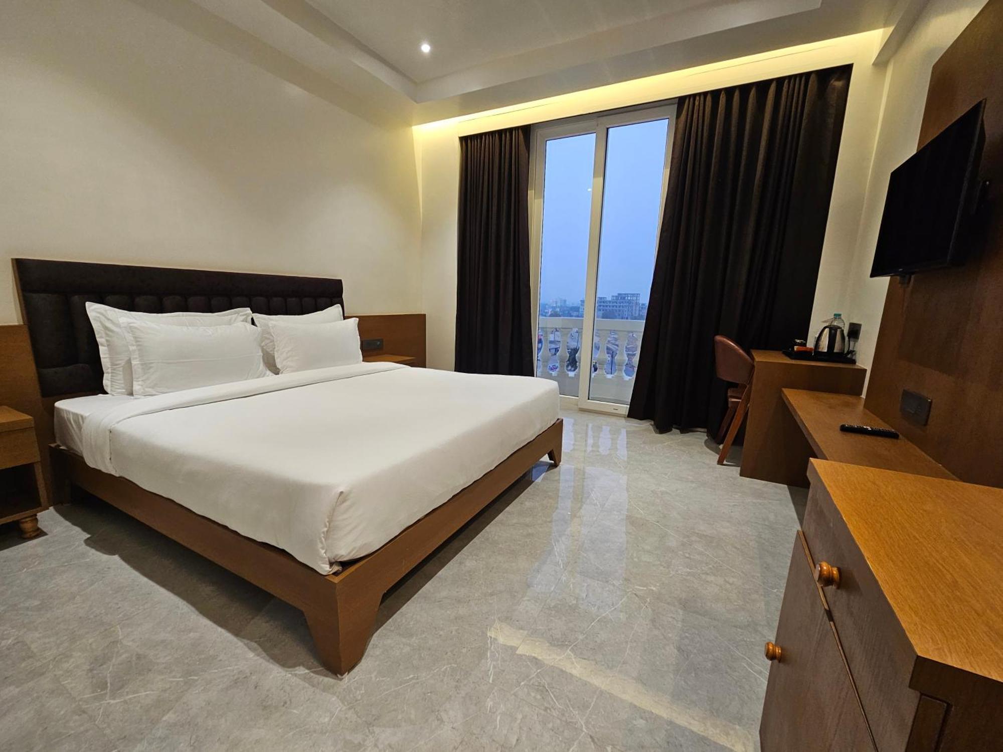 The S Crown Somnath Hotel Exterior foto